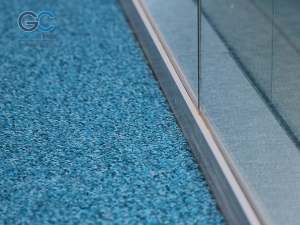 Зажимной профиль для двойных стеклянных перегородок Зажимной профиль для двойных стеклянных перегородок