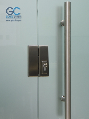 Фурнитура для стеклянной двери - ручка и замок Фурнитура для стеклянной двери - ручка и замок