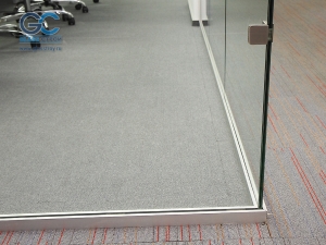 Зажимной профиль для цельностеклянной перегородки Зажимной профиль для цельностеклянной перегородки